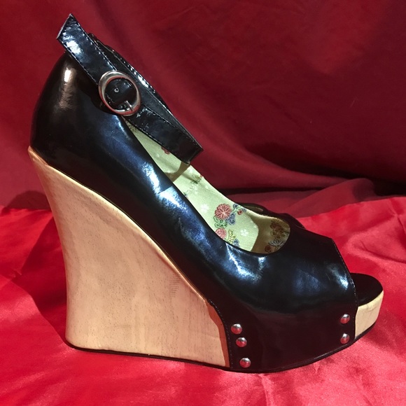 Penthouse Patent Open-Toe Wedge Heel Size 9 - Picture 7 of 8